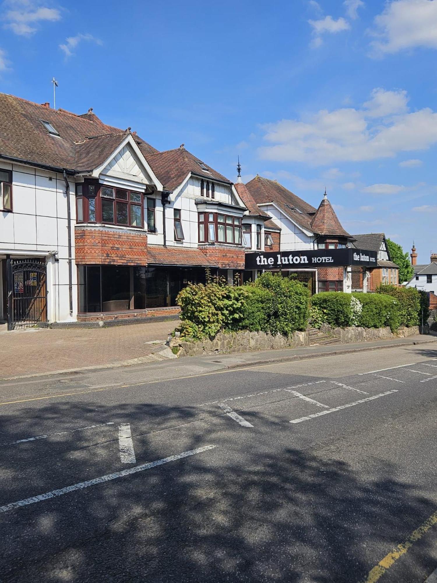 The Luton 2* Luton (Bedfordshire)