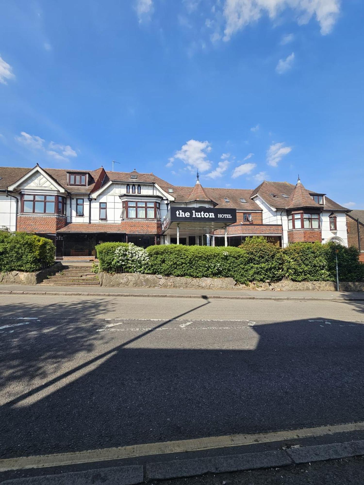 The Luton Hotel 2*